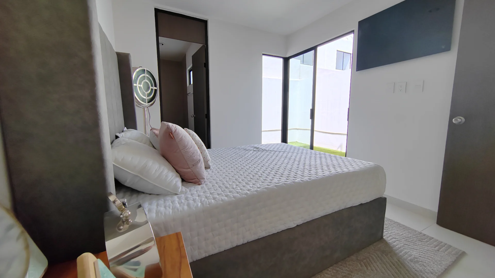 Casas nuevas con recámara en planta baja en Salamanca, modelos Málaga y Milán.